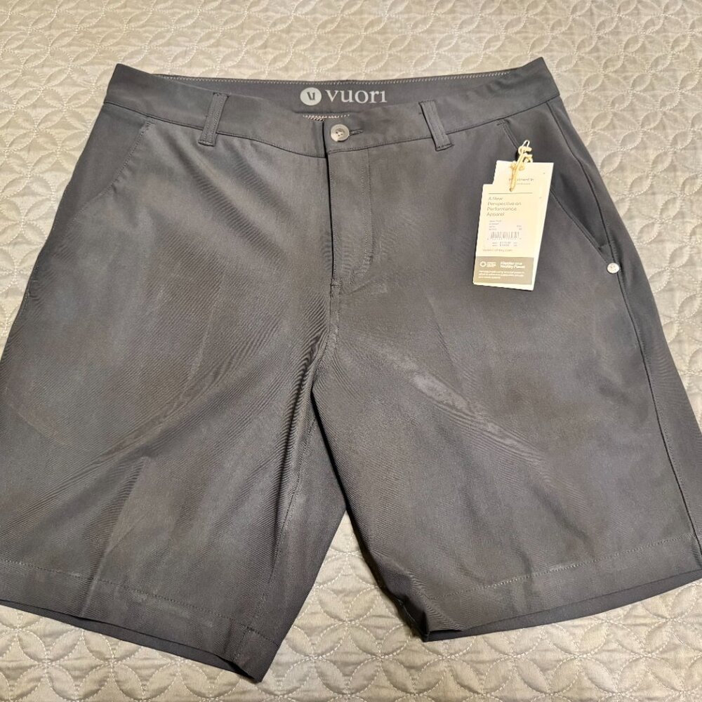 VUORI MEN'S META 8" SHORT SIZE 33 CHARCOAL - EXCELLENT CONDITION WITH TAGS